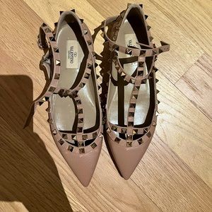 Valentino rock stud ballerina flats in calfskin in rose. Size 38